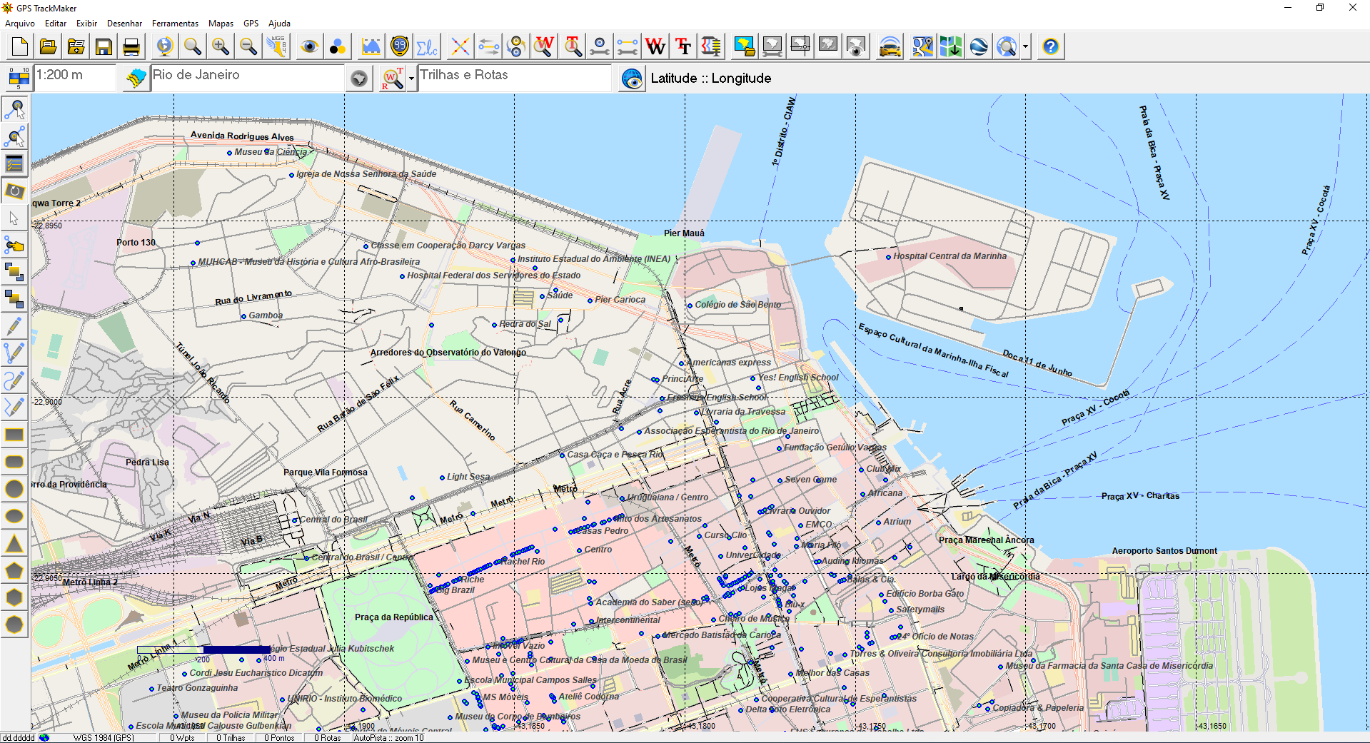 Tela do GPS TrackMaker grátis mostrando trilha sobre mapa vetorial de fundo